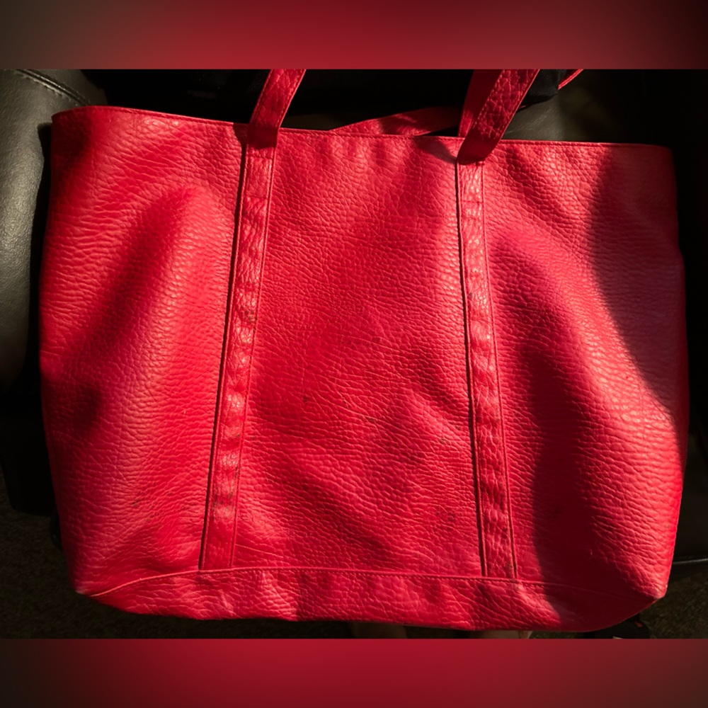 Red Oversized Tote/Shoulder Bag by LaTiQue, double handle. 3 Lg Outer pockets. - Picture 2 of 6